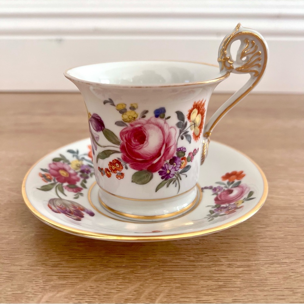 Royal Vienna Beehive Shield Mark Rose Entwined‎ Handle Tea Cup & Saucer Antique
